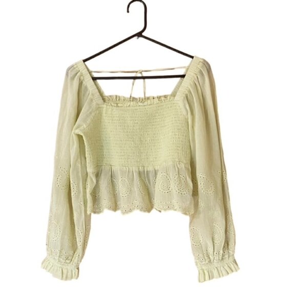 AMERICAN EAGLE Smocked Eyelet Embroidered Balloon Sleeve Top, Size Large - NWT - Picture 2 of 8